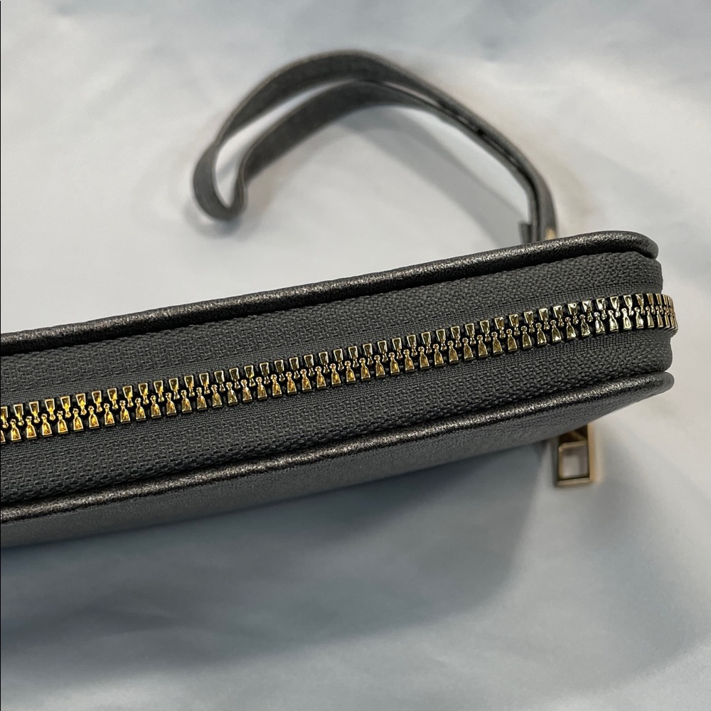 Chic Black Leather Wristlet Wallet - Picture 4 of 8